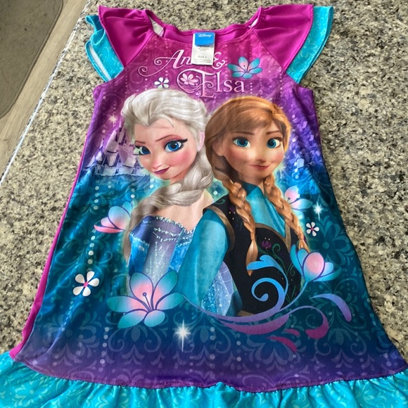 Girls size 6 nightgown